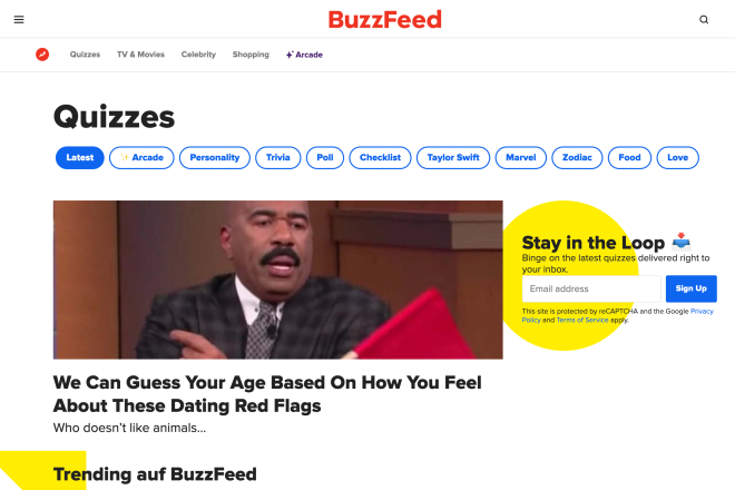 BuzzFeed-Website-Homepage mit Online-Quizzen, darunter ein Dating-Red-Flags-Quiz mit Steve Harvey.