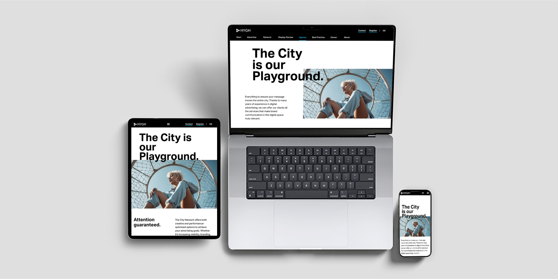Responsives Webdesign, dargestellt auf Laptop, Tablet und Smartphone, präsentiert das Thema "Die Stadt ist unser Spielplatz".