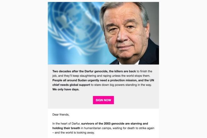 António Guterres, UN-Generalsekretär, vor dem Hintergrund der UN-Flagge, plädiert für eine Schutzmission gegen den Völkermord in Darfur.